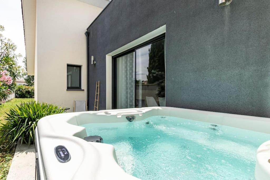 Villa Des Rives Du Tarn Avec Jacuzzi Montans Bagian luar foto